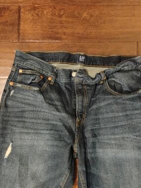 GAP Men’s Washed Blue Relaxed Jeans